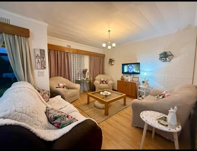 3 BEDROOM TOWNHOUSE FOR SALE IN FLORA GARDENS